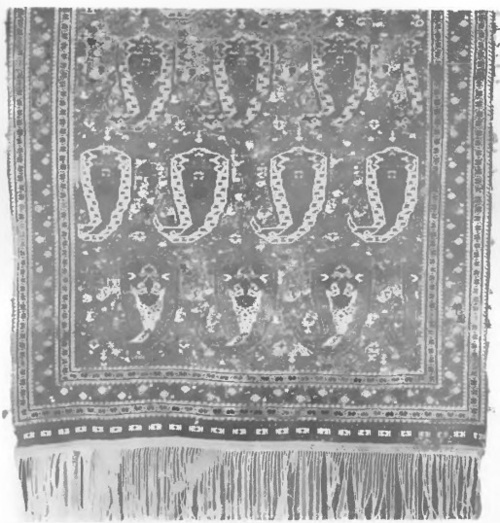 Fig. 9. Perski kobierzec “Kaszkai (Sziraz)“, 3,15 X 1,75 m., (½ całk. dług.) pierwsza połowa XIX wieku.