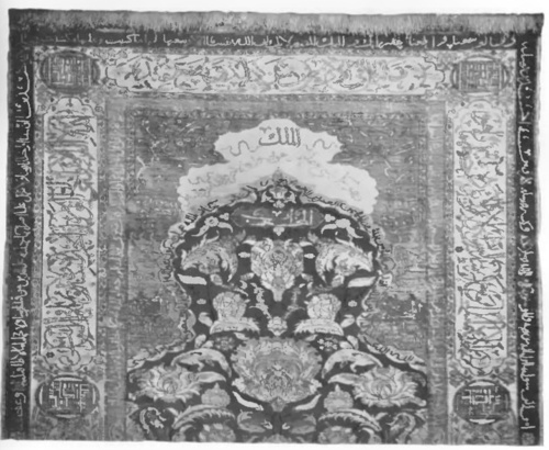 Fig. 14. Górna część kobierca przedstawionego na fig. 13. Eulogje i modlitwy Koranu.