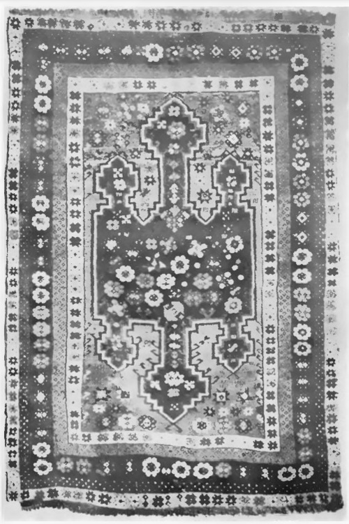 Fig. 37. Turecki kobierzec Pergamo. 2,15 X 1,50 wiek XVIII.