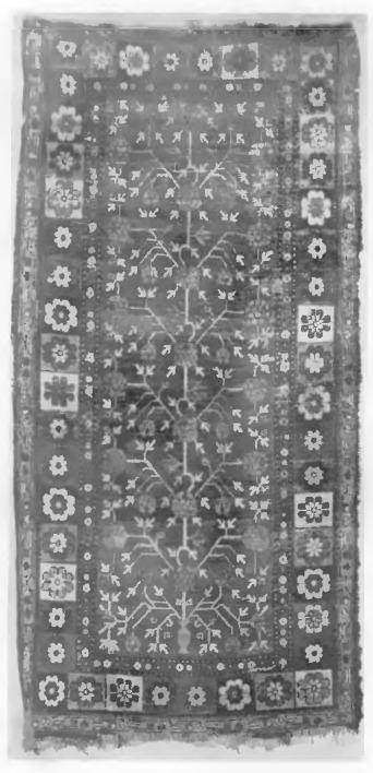 Fig. 60. Kobierzec z Turkiestanu Wschodniego “Kaszgar”. 2,20 X 1,05 m., wiek XVIII.