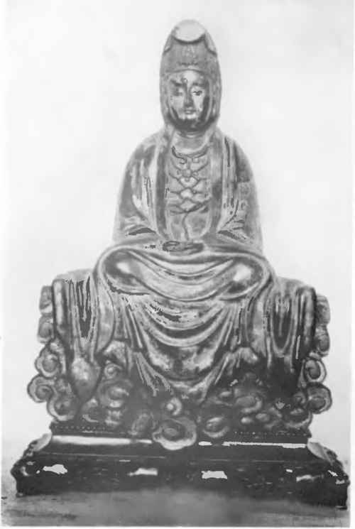 Fig. 13. SIEDZĄCA “QUAN-Y.N“. BRONZ Z EPOKI SONG (959—1273).
