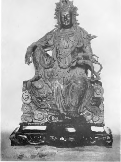 Fig. 14. SIEDZĄCA “QUAN-YIN”. BRONZ Z EPOKI SONG (959—1273).