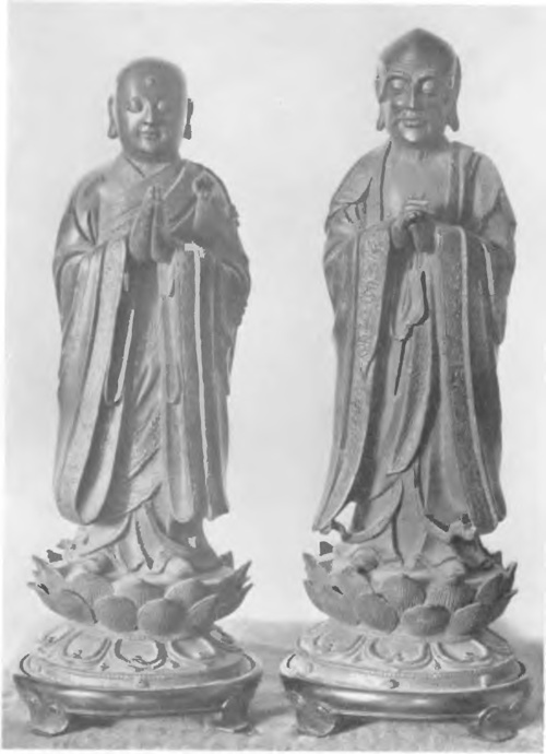 Fig. 15. POSĄŻKi BRONZOWE ULUBIONYCH UCZNIÓW BUDDY: ANANDY  I MAHA – KASYAPY. EPOKA SONO (959—1273).