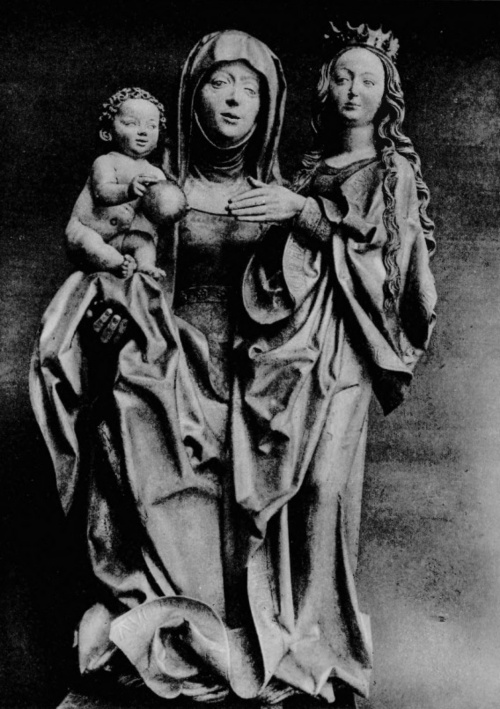 Wit Stwosz. Św. Anna Samotrzeć, tronująca w chmurach na sierpie księżyca (drzewo lipowe, 1.30 m., wys. 1511-1512. (Niegdyś w kościele Panny Marji w Norymberdze, potem tamże w kościele św. Jakuba).