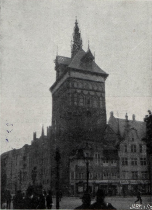 Więzienna wieża z r. 1346. Dach z r. 1587.