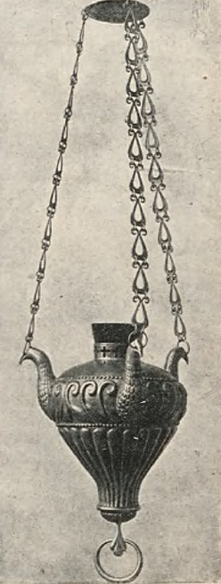 RYC. 2. LAMPA KUTA Z MIEDZI. PROJEKTOWAŁ KAZIMIERZ WITKIEWICZ.