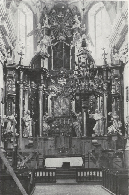 3 Piotr i Maciej Polejowscy: Ołtarz główny w kościele Franciszkanów w Przemyślu, r. 1761—1764. Fot. A. Bochnak.