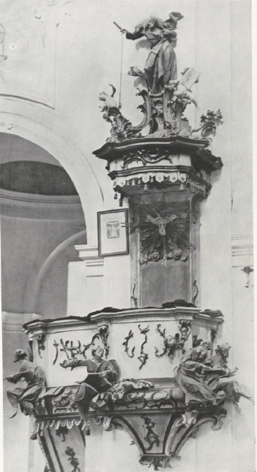 9. B. Meretyn i warsztat Pinzla: Kazalnica w kościele w Nawarii, około r. 1771. Fot. W. Tyss.