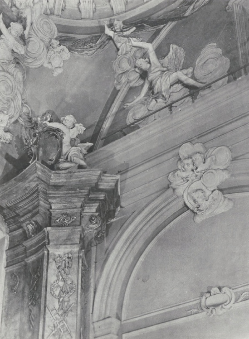 110. Jan Obrocki: Fragment dekoracji stiukowej kaplicy P. Jezusa Ukrzyżowanego w katedrze lwowskiej. Fot. F. Haczewski.