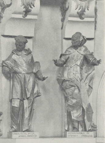 5. Lwów. Kościół oo. dominikanów. Posągi pod kopułą: Canonicus Regularis Vallis Viridis i Hieronymianus in Hispania. Fot. A. Bochnak.