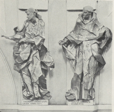 7. Lwów. Kościół oo. dominikanów. Posągi pod kopułą: Sacerdos S. Spiritus in Saxia i Servus B. Mariae. Fot. A. Bochnak.