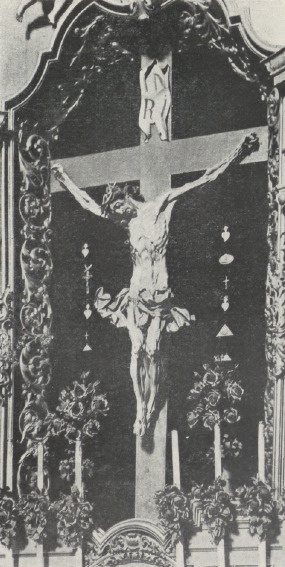 35. Lwów. Kościół ś. Marcina. Chrystus na krzyżu w bocznym ołtarzu. Fot. A. Bochnak.