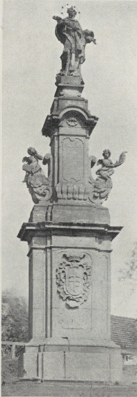 54. Buczacz. Figura przydrożna ś. Jana Nepomucena. Fot. A. Bochnak.
