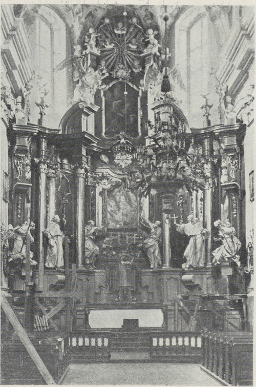 58. Przemyśl. Kościół oo. franciszkanów. Główny ołtarz. Fot. A. Bochnak.