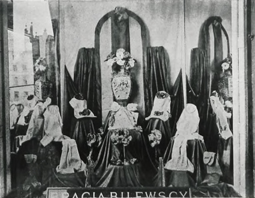 Nagroda I. Wystawa sklepowa firmy Bracia Bilewscy w Krakowie.