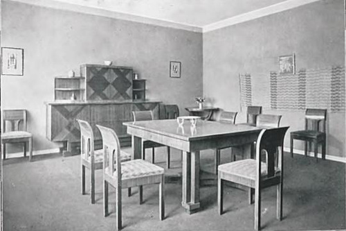 “Ład“ . Pokój stołowy (jesion) wykonany w firmie Szczerbiński w Warszawie. Proj. Przemysław Kosowski. 