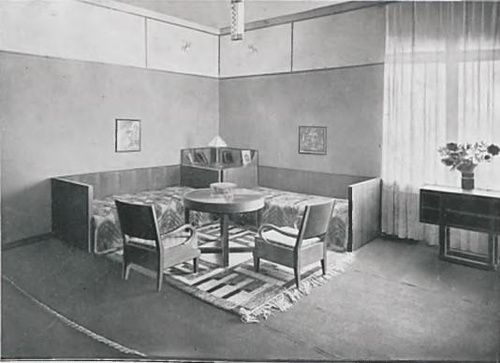“Ład“. Pokój sypialny (czereśnia) wykonany w firmie Szczerbiński w Warszawie. Proj. Marja Bielska i Halina Karpińska.