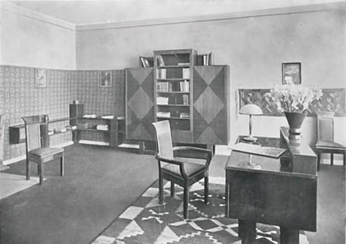 “Ład”. Gabinet męski (orzech amerykański) wykonany w firmie Szczerbiński w Warszawie. Proj. Przemysław Kocowski