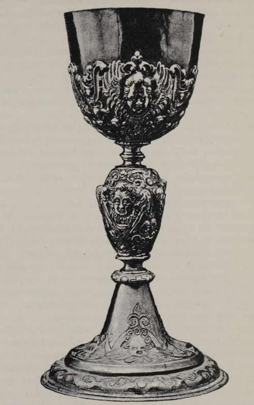 Ryc. 17. Kielich srebrny pozłocisty, z napisem na brzegach podstawy: “Anna Józefówna, mieszczka lwowska. Anno Domini 1606”. Pod spodem bardzo zatarty i nieczytelnie zarysowany podpis złotnika: LEOP.... AURI…. AN. (?). Własność cerkwi parafialnej w Brodach.