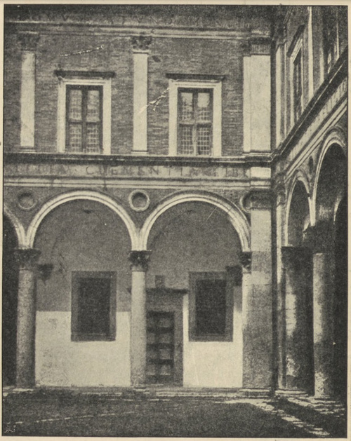 Fig. 55. Podwórze pałacowe w Urbino.