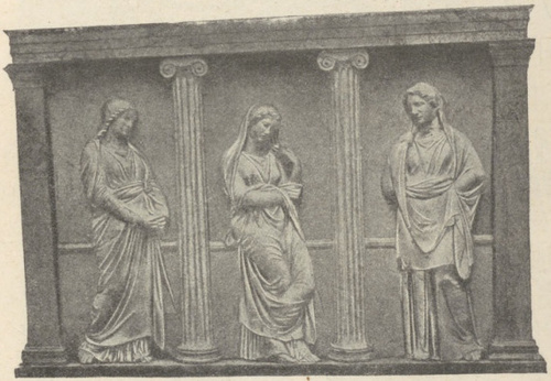 Fig. 330. Strona poprzeczna sarkofagu sydońskiego. Konstantynopol.