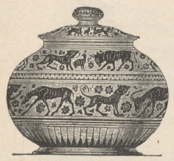 Fig. 338. Naczynie z ornamentacyą w charakterze wschodnim, z figurami czarnemi, mniej więcej ¼ wielk. nat.