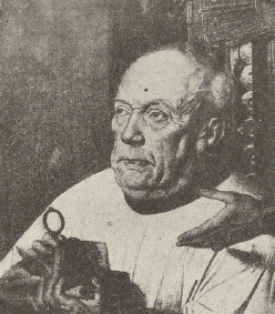 Ryc. 67. Jan Van Eyck. Kanonik de Pala, — fragment z obrazu w Muz. miejskiem w Brudze.
