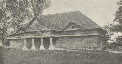 Ryc. 108. Spichrz w Bądkowie.