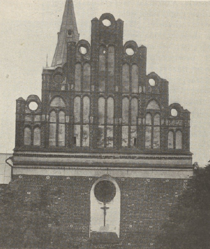 Ryc. 146. Szczyt kościoła gotyckiego w Iwanowicach.