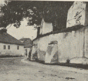 Ryc. 147. Murek kościoła w Nowym Sączu.