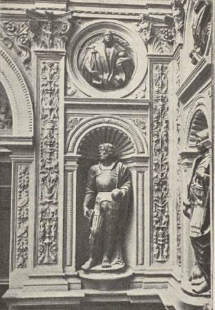 Ryc. 174. Fragment wnętrza kaplicy Zygmuntowskiej.