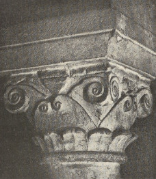Ryc. 178. Głowica romańska oryginalna.