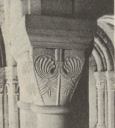 Ryc. 179. Głowica romańska restaurowana.