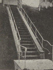 Ryc. 186. Przykład fatalnej kompozycji schodów.