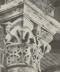 Ryc. 223. Głowica romańska XII w.
