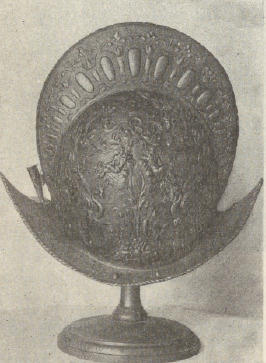 Ryc. 268 Hełm XVII w. – Warszawa. Muz. Naród.,