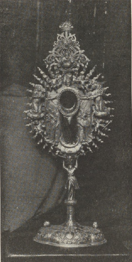Ryc. 280. Monstrancja z kościoła w Iwanowicach.