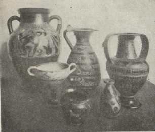 Ryc. 286. Wazy greckie różnych epok.