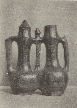 Ryc. 287. Naczynia kabylskie.— Lwów. Muz. Przemysłowe.