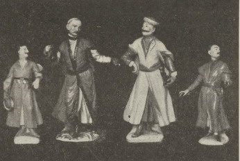 Ryc. 298. Figurki z porcelany saskiej. Lwów. Muz. im. Sobieskiego.