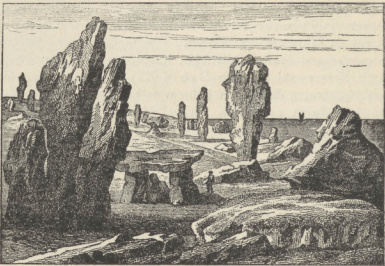 Rys. 12. Pomniki Druidów w Carnac nad Atlantykiem — (we Francji północno - zachodniej) koło Morbihan. Menhiry i Dolmeny. Z dzieła »France Pittoresque«.