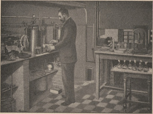 Dr. Roux w laboratoryum Pasteura w Paryżu. (Wyrób surowicy przeciwdżumowej).