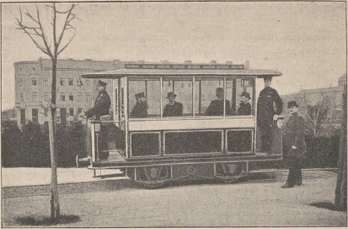 Pierwszy tramwaj elektryczny (Gross Lichterfelde pod Berlinem).